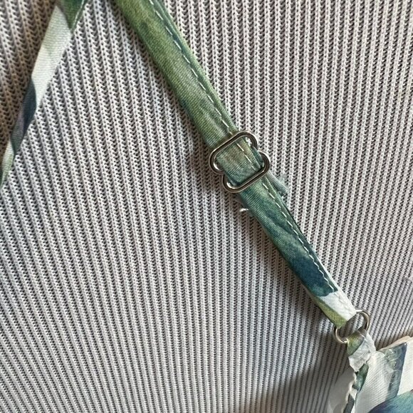 Bebe Sleeveless Blouse Tropical Chiffon Leaf Print Clear Sequins Size 6 NWT - Picture 10 of 13